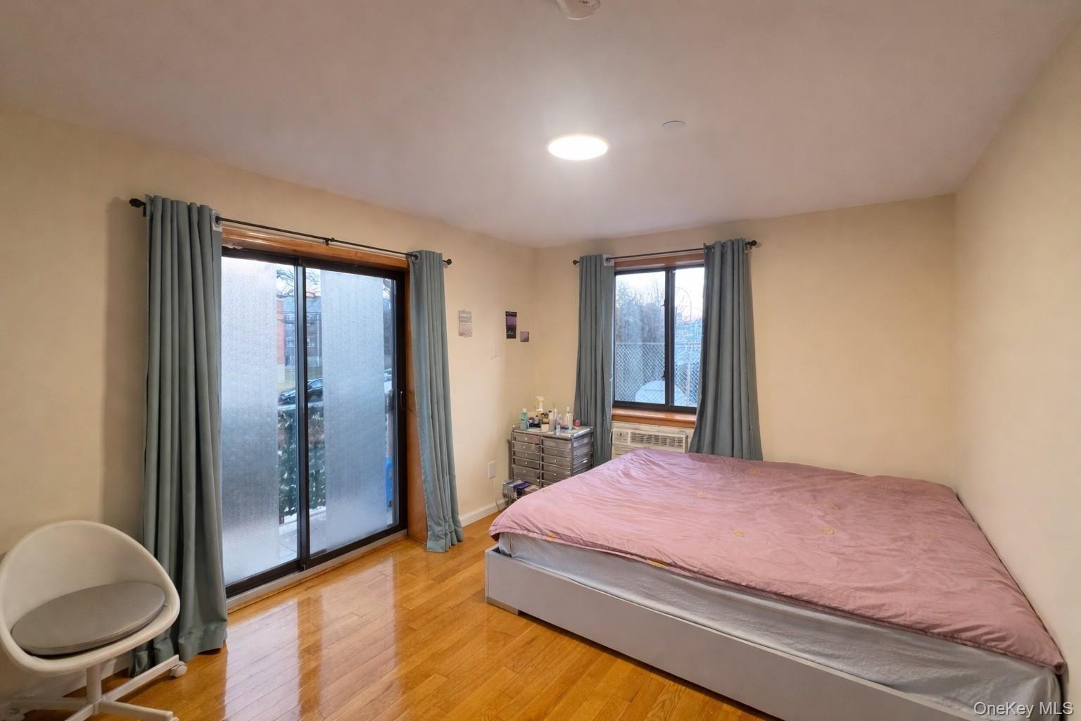 Parsons Blvd, Fresh Meadows, NY 11366