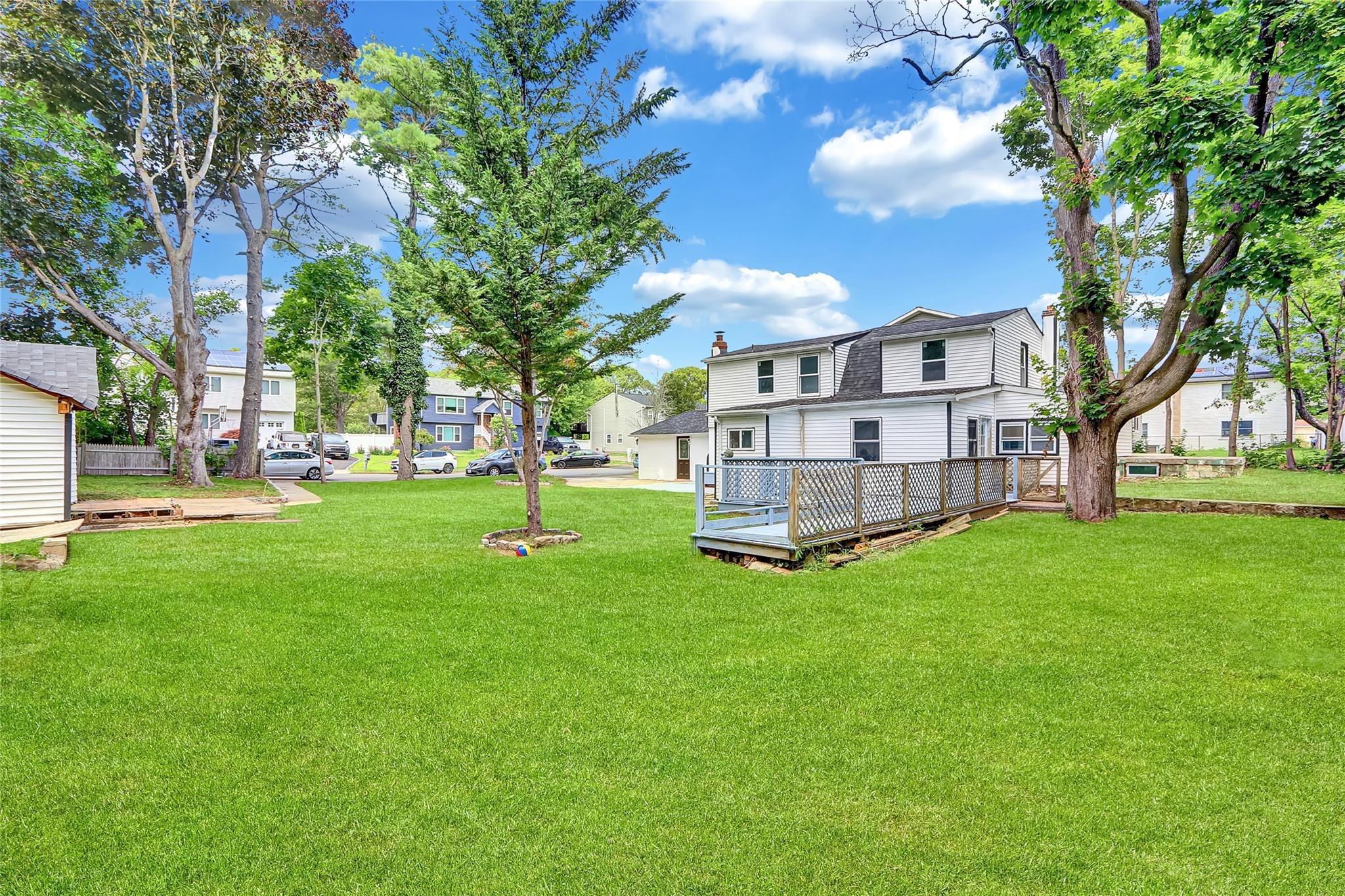 Schmidt Ave, Holbrook, NY 11741