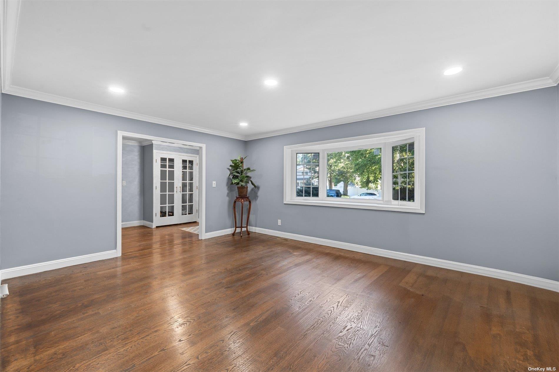 Woodview Ln, Centereach, NY 11720