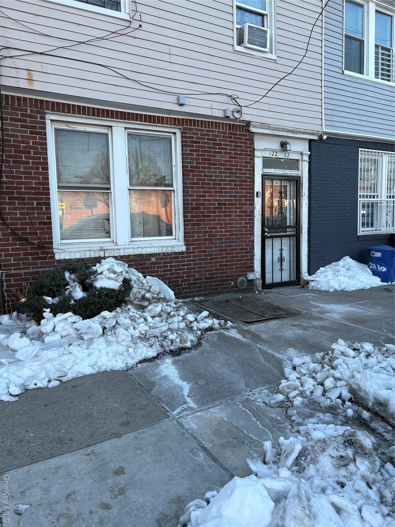 Montauk St, Springfield Gardens, NY 11413