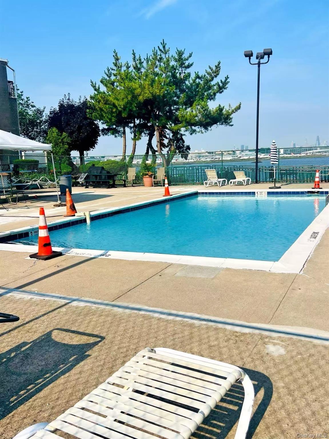 120th St, Flushing, NY 11354