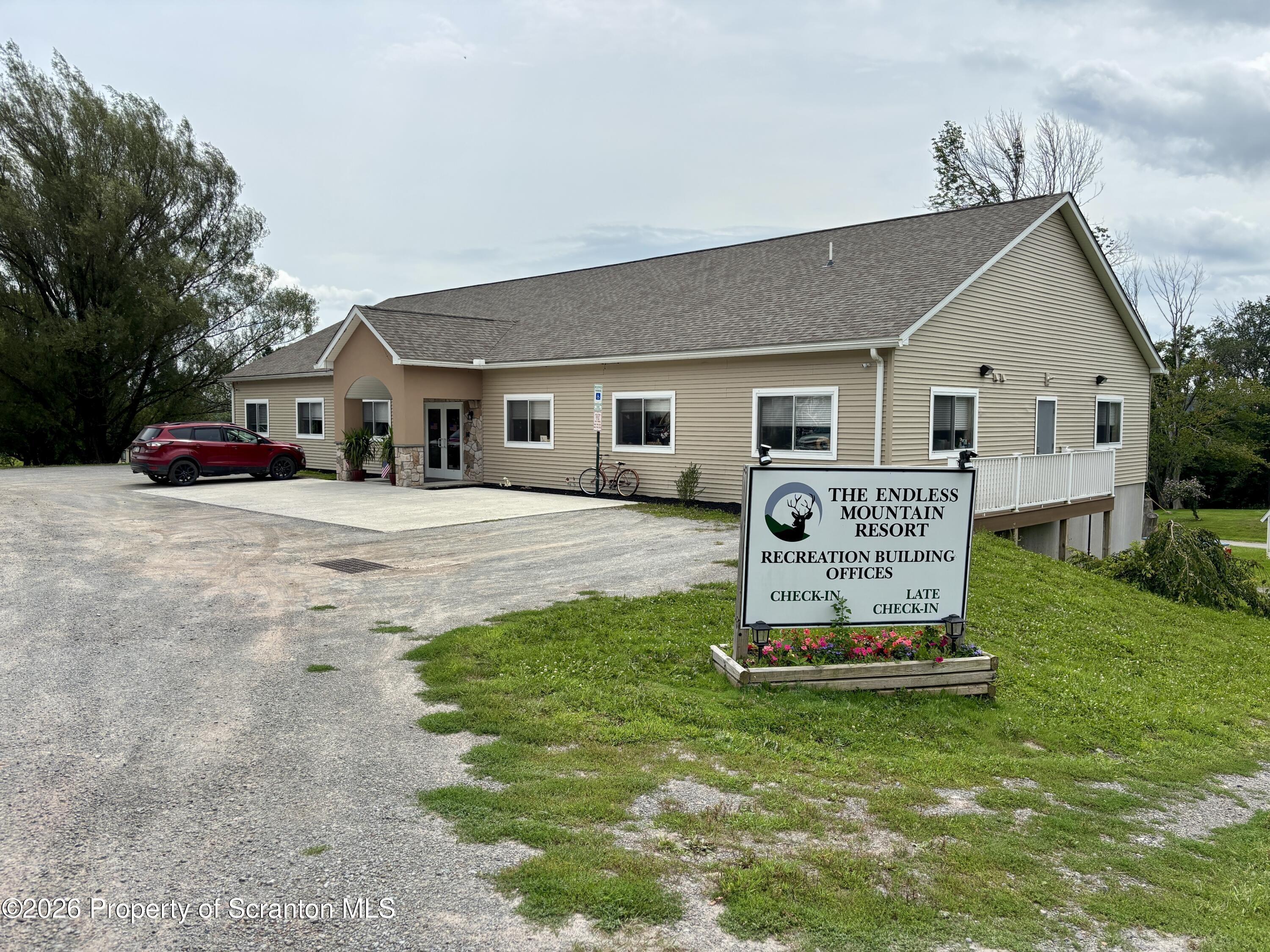 Garden Cir, Union Dale, PA 18470