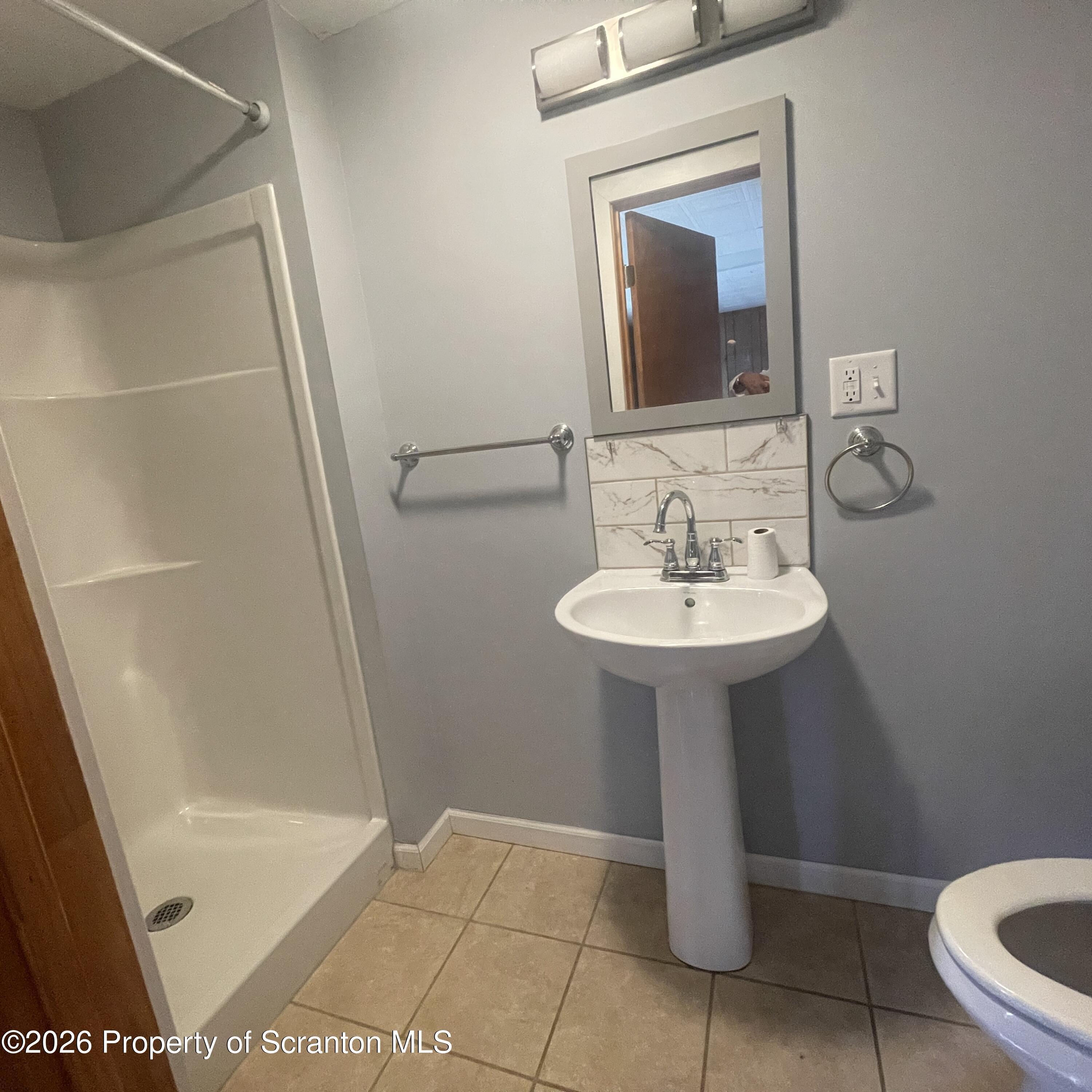 Melrose Ave, Clarks Summit, PA 18411