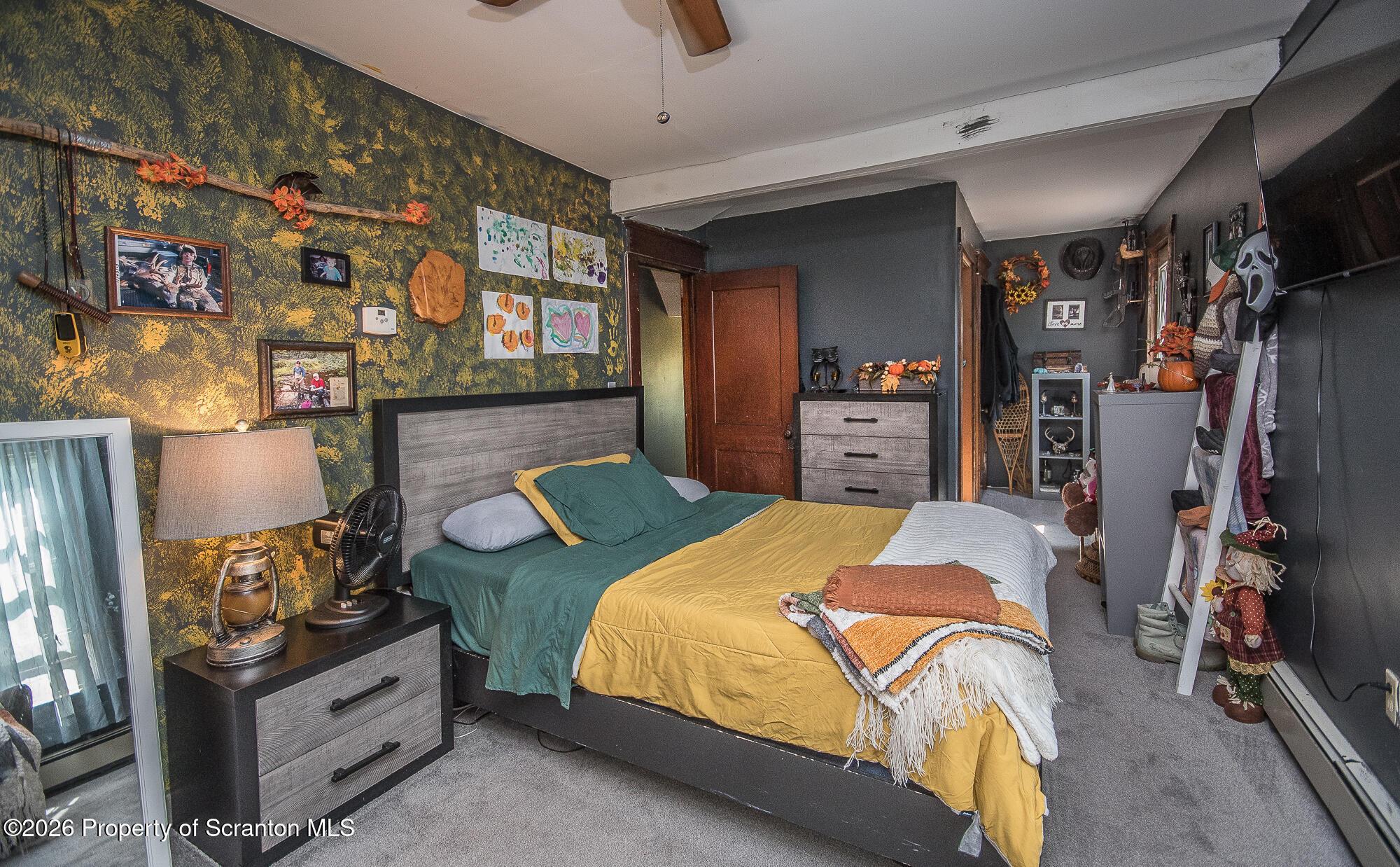 Clinton St, Forest City, PA 18421
