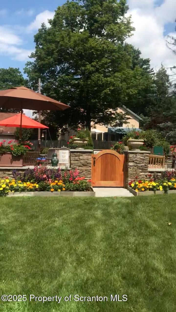 N Abington Rd, Clarks Green, PA 18411