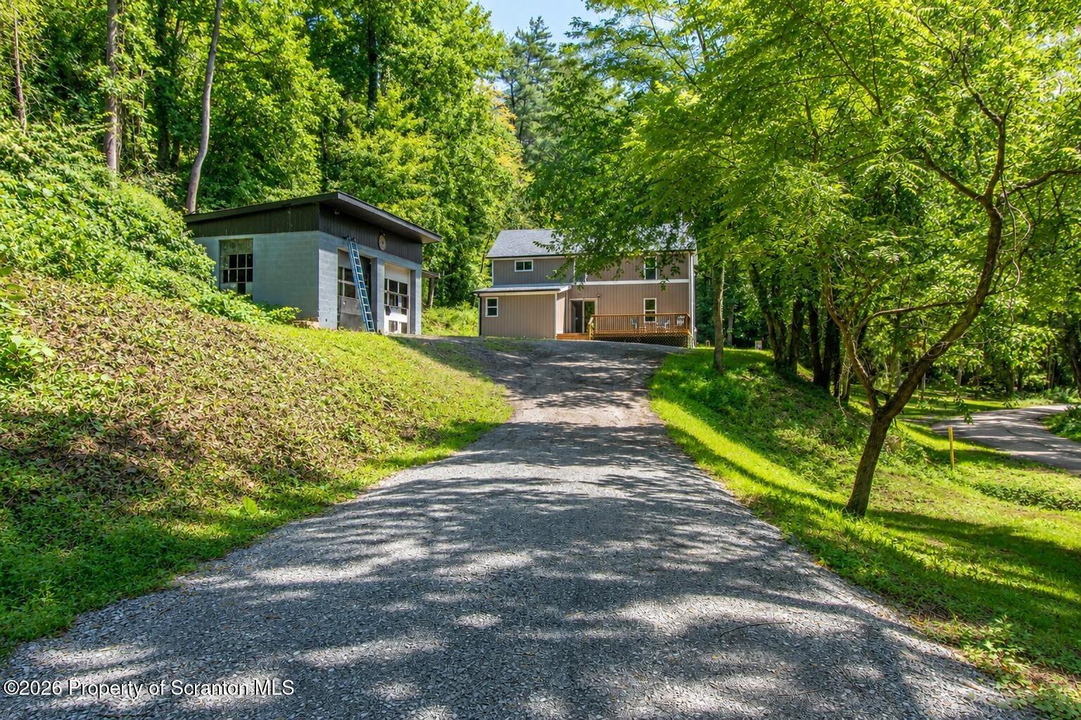 Sandy Valley Dr, Falls, PA 18615