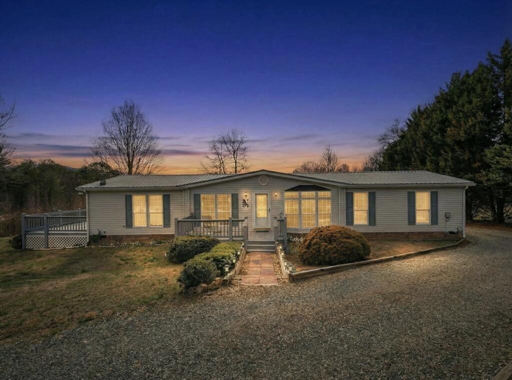 Bobcat Ln, Warne, NC 28909