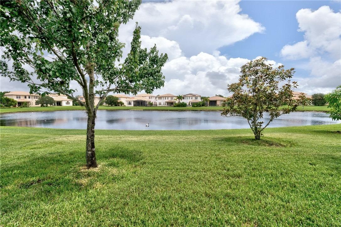 Westford Cir Sw, Vero Beach, FL 32968