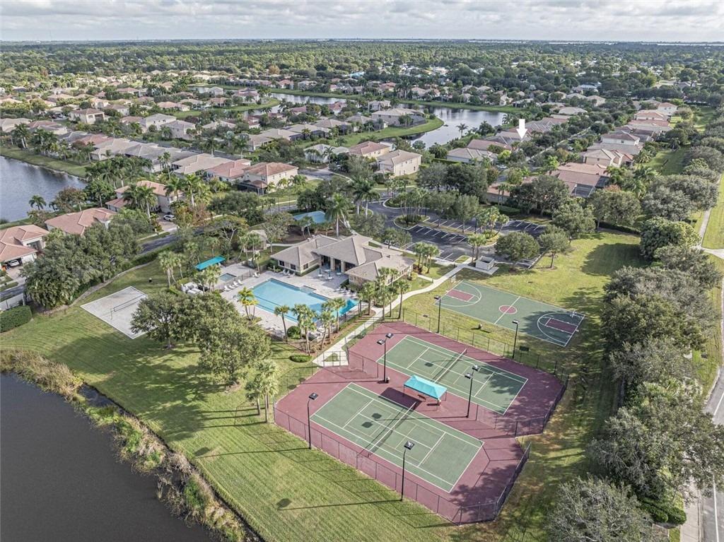 Grey Falcon Cir Sw, Vero Beach, FL 32962