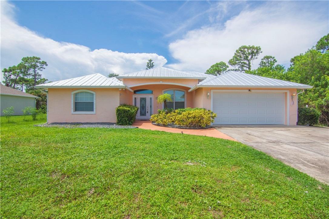 Schumann Dr, Sebastian, FL 32958