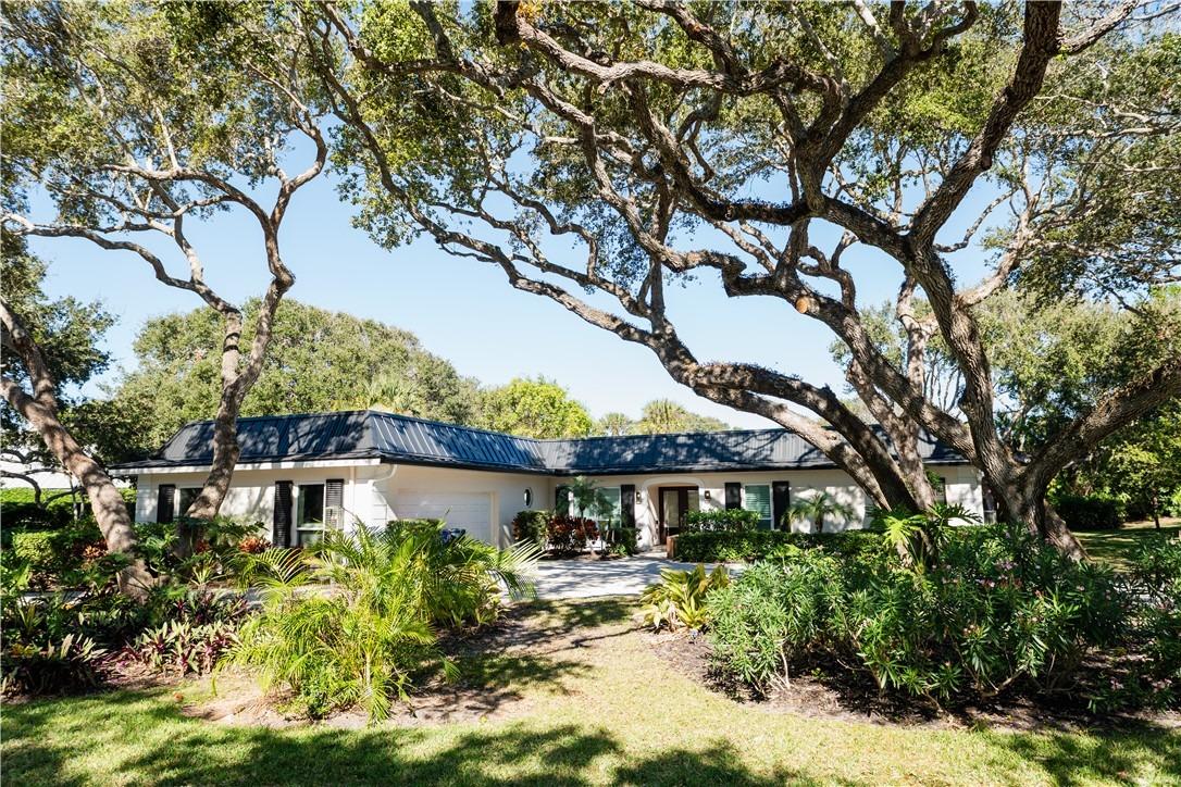 Pebble Bay Cir, Vero Beach, FL 32963