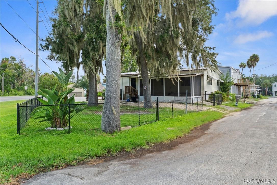 W Hadley Ct, Homosassa, FL 34448