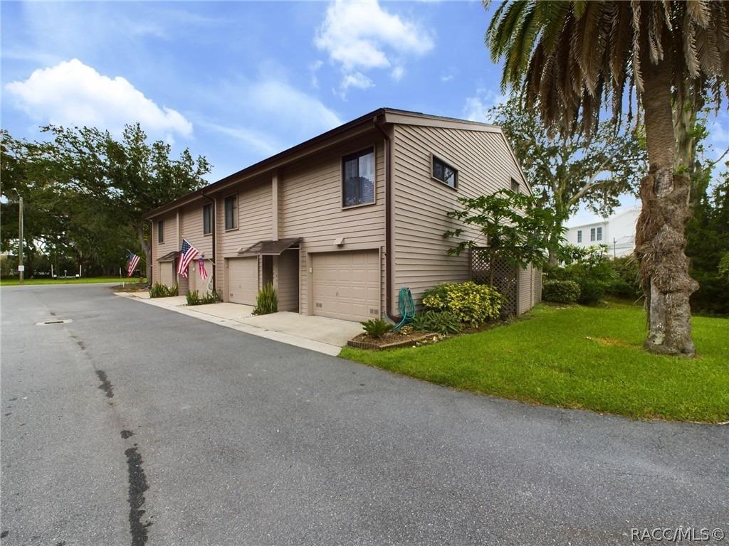 S Gray Pelican Way, Homosassa, FL 34448