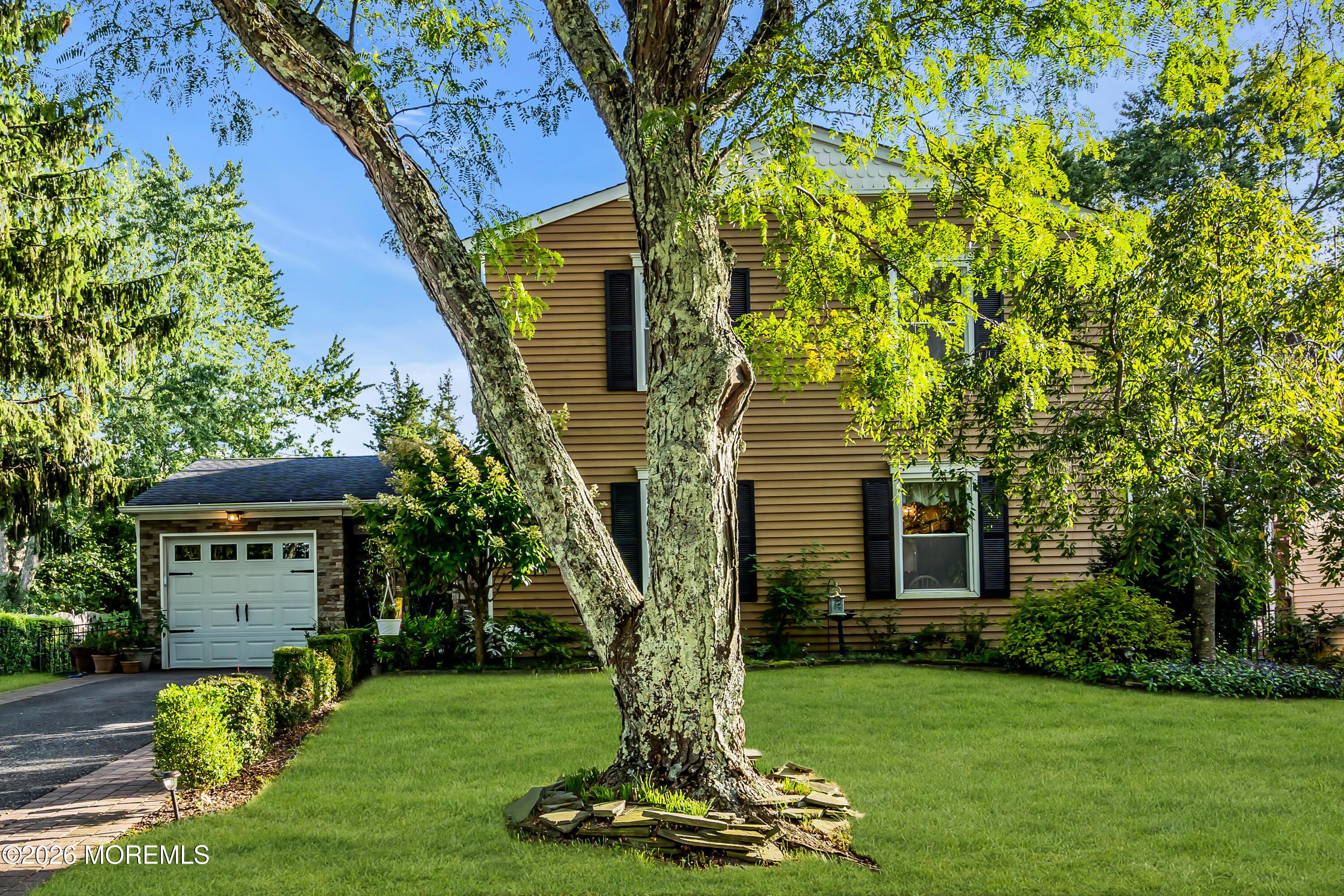 Hearth Ct, Howell, NJ 07731