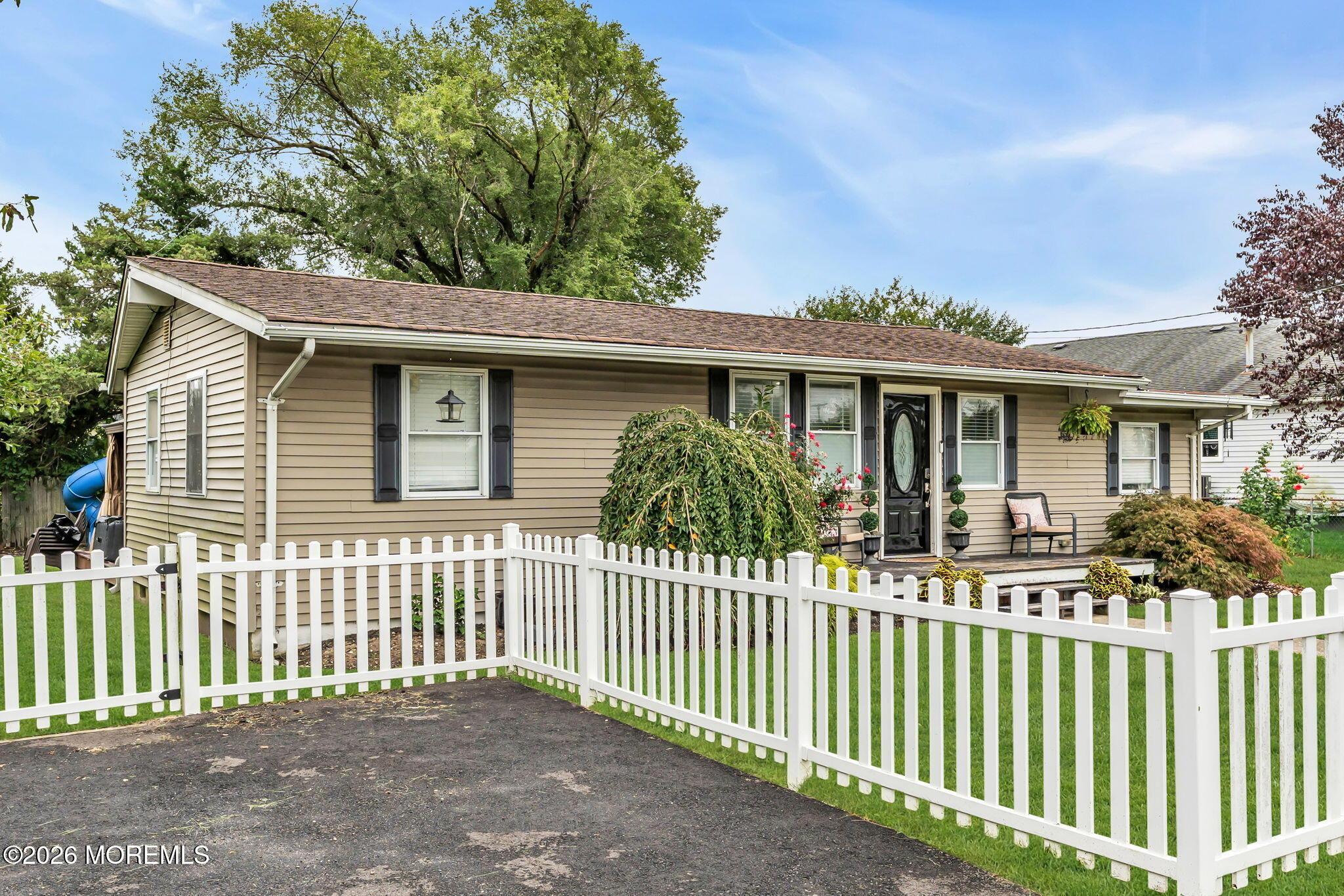 Ellicott Ave, Toms River, NJ 08753
