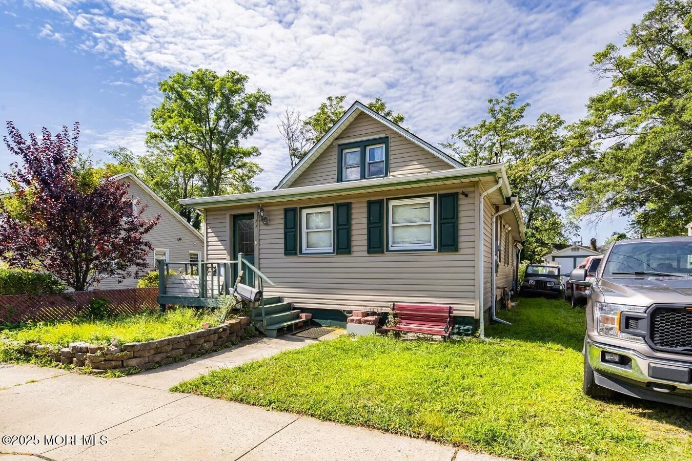 Oakwood Pl, Keansburg, NJ 07734