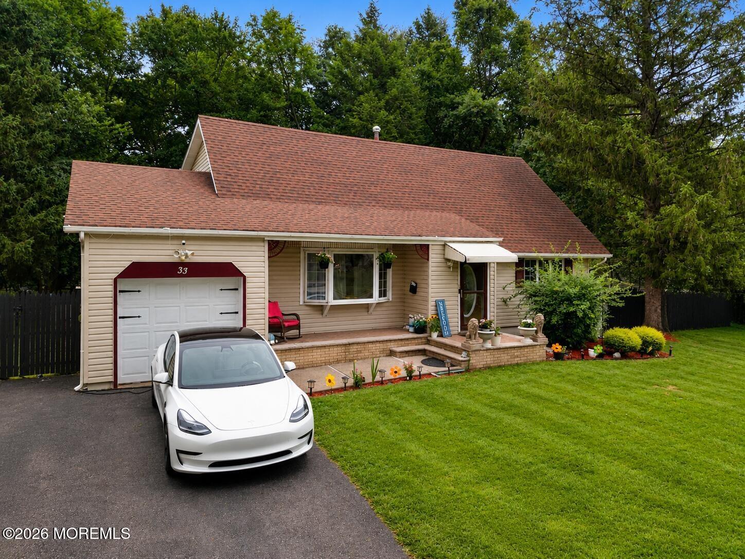 Heather Dr, Manalapan, NJ 07726