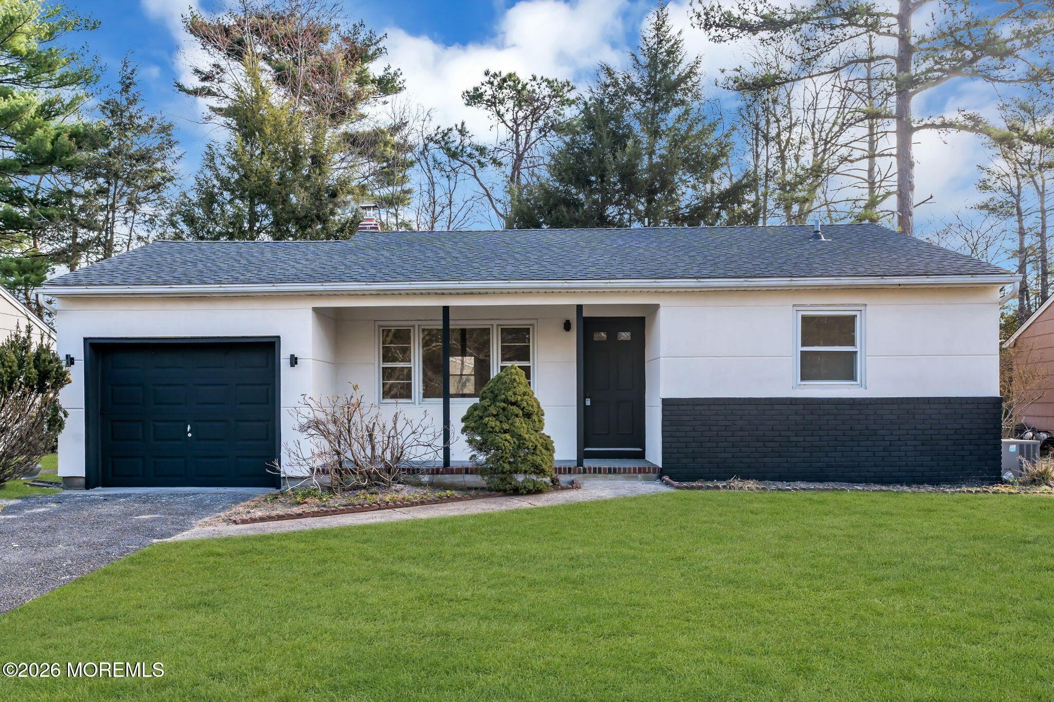 Stanford Dr, Toms River, NJ 08757