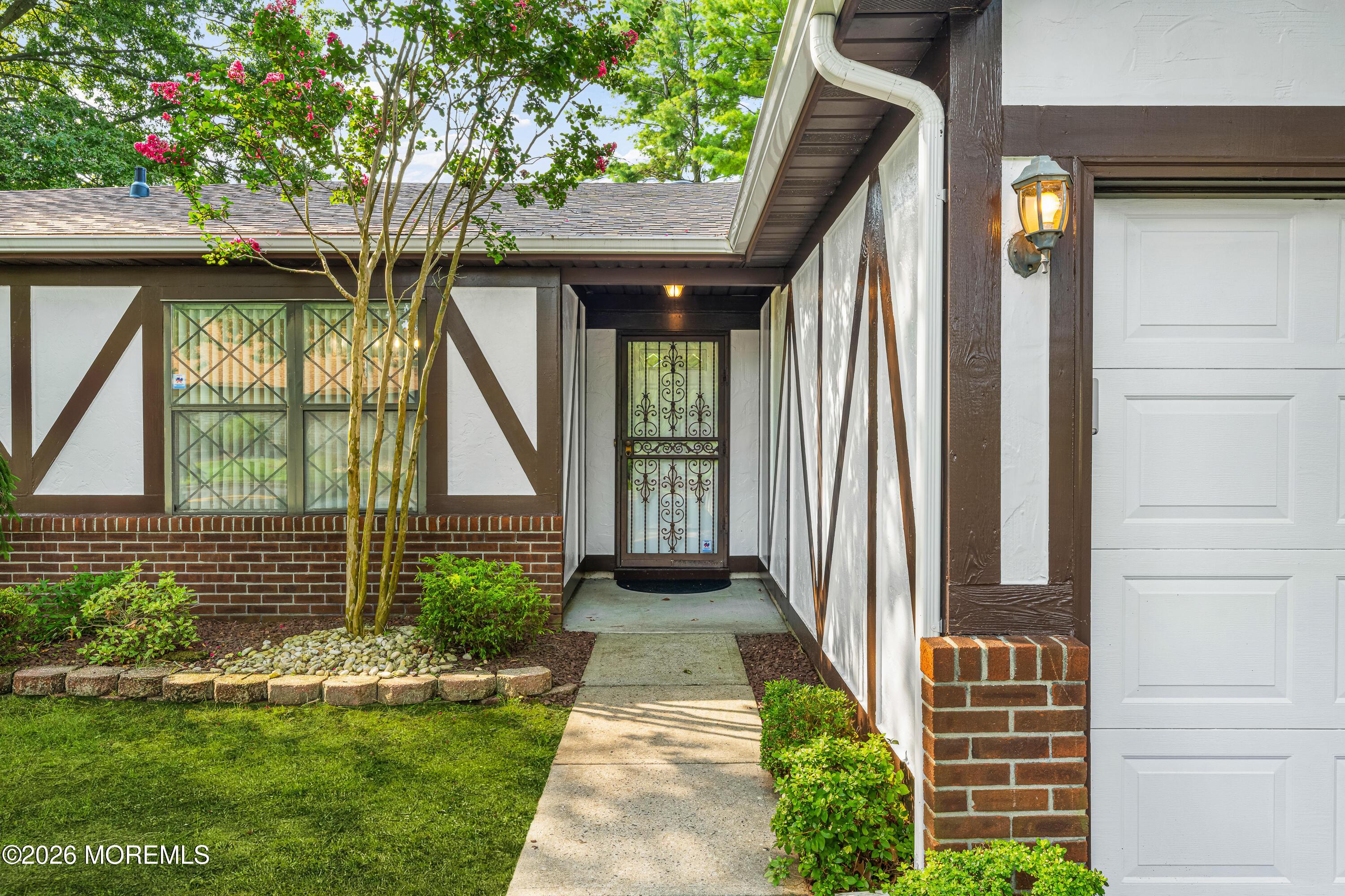 Hampton Dr, Marlboro, NJ 07746