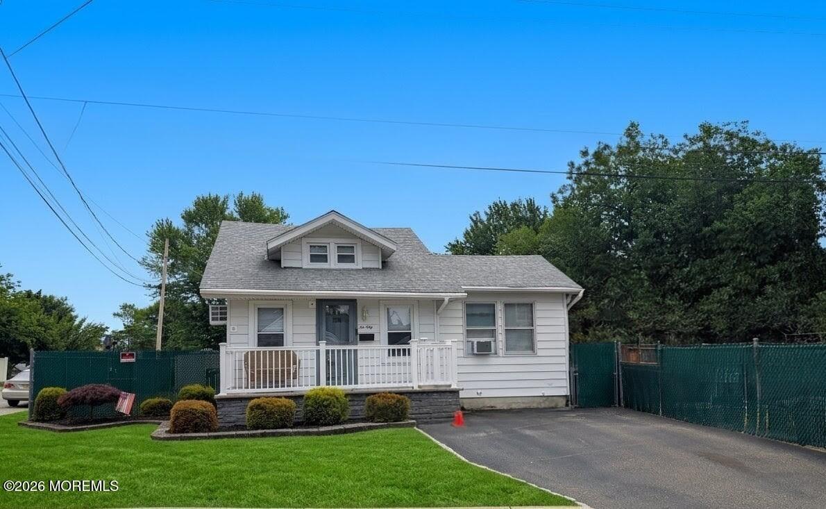 Woodmere Dr, Keyport, NJ 07735
