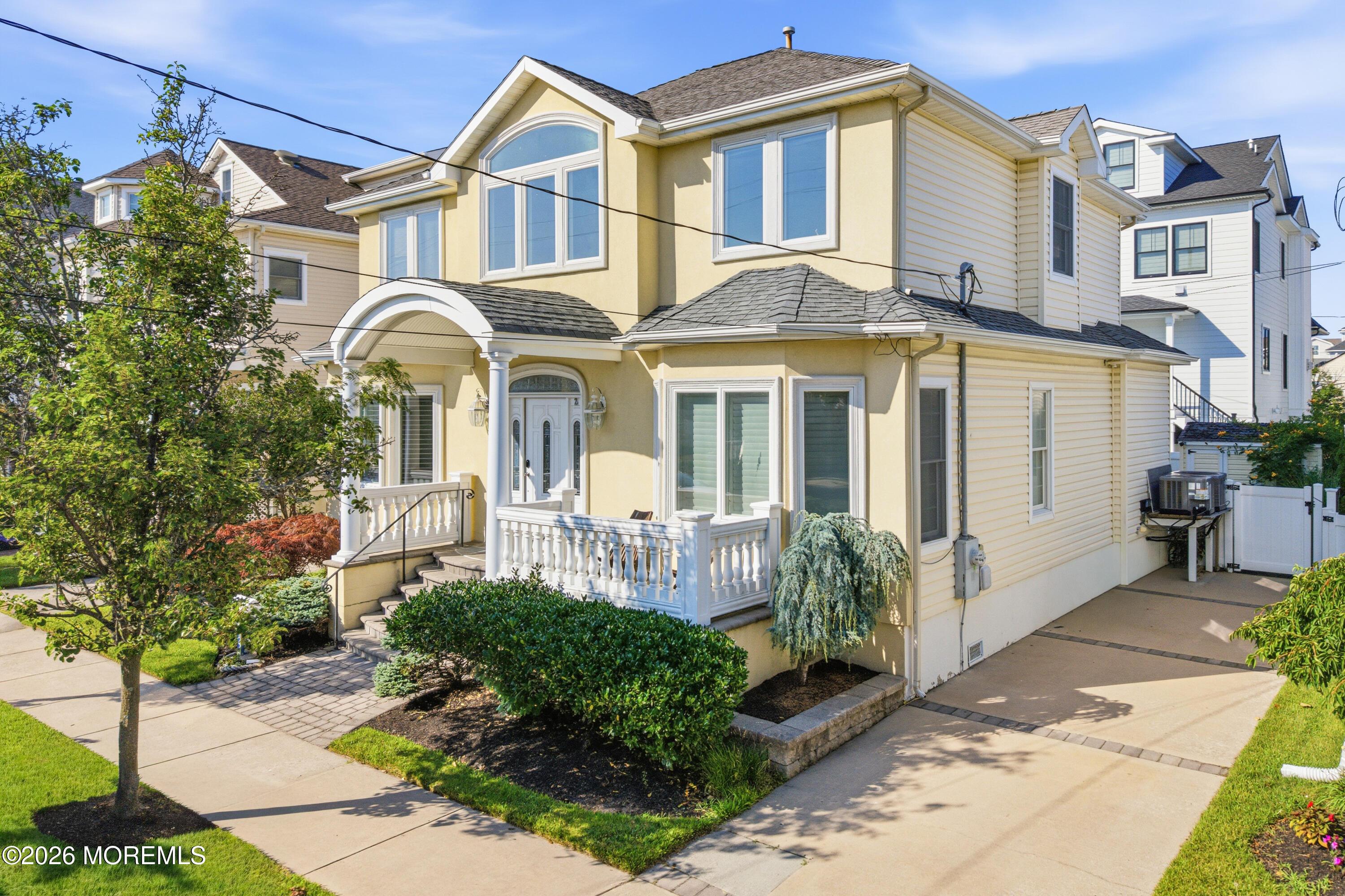 N Kenyon Ave, Margate City, NJ 08402