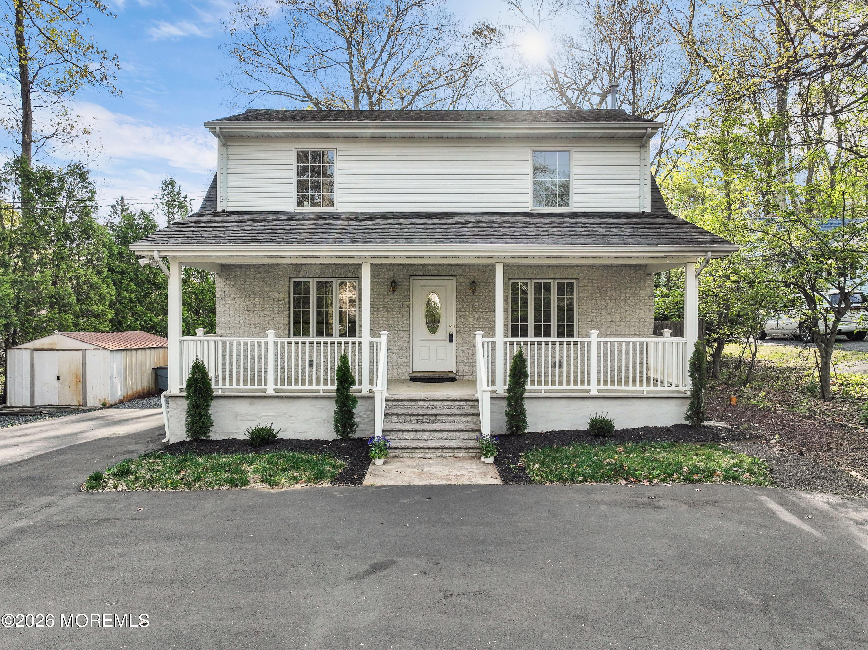 Oakland Mills Rd, Manalapan, NJ 07726