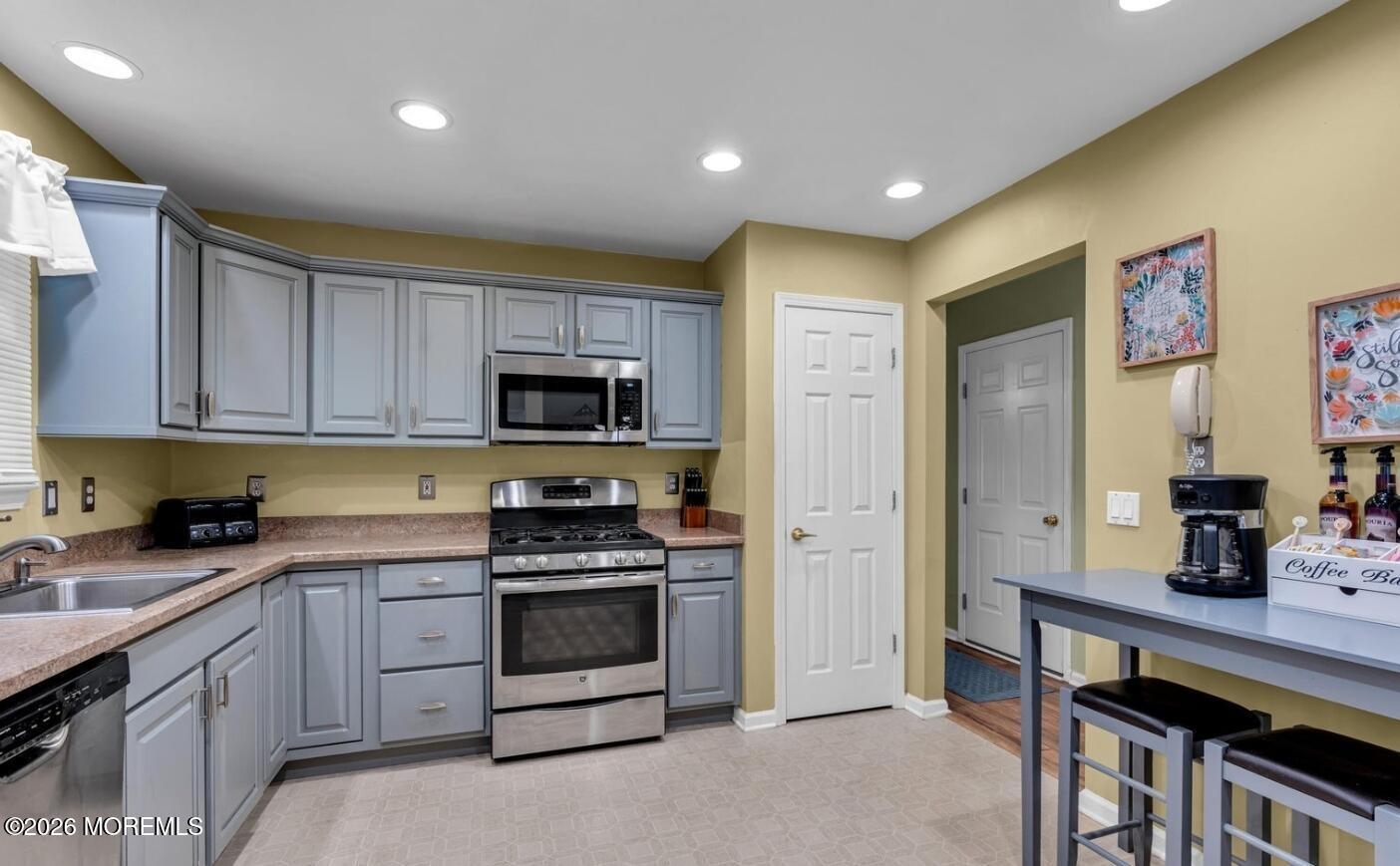 Meadow Lake Dr, Toms River, NJ 08755