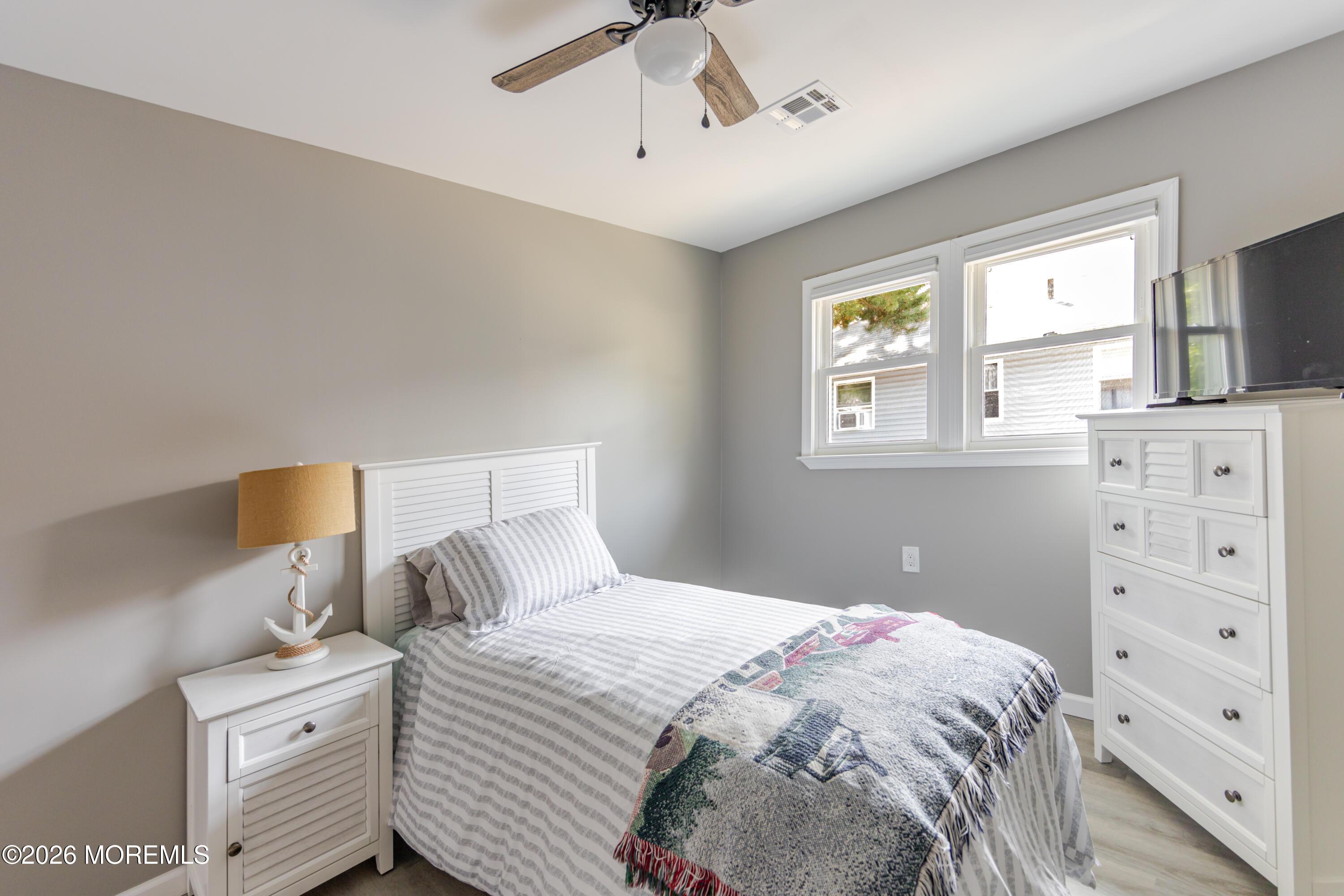 Mount Logan Ln, Toms River, NJ 08753