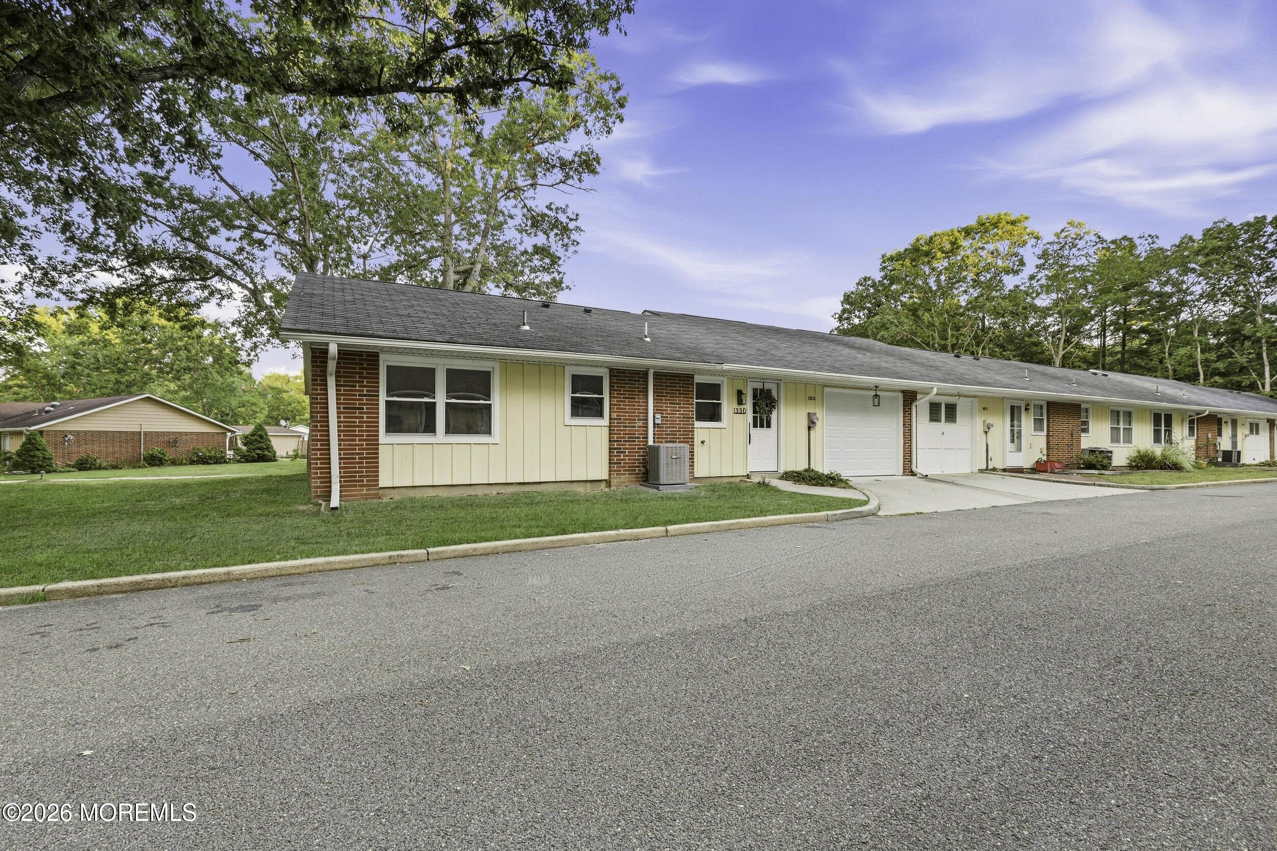 Farrington Ct, Lakewood, NJ 08701