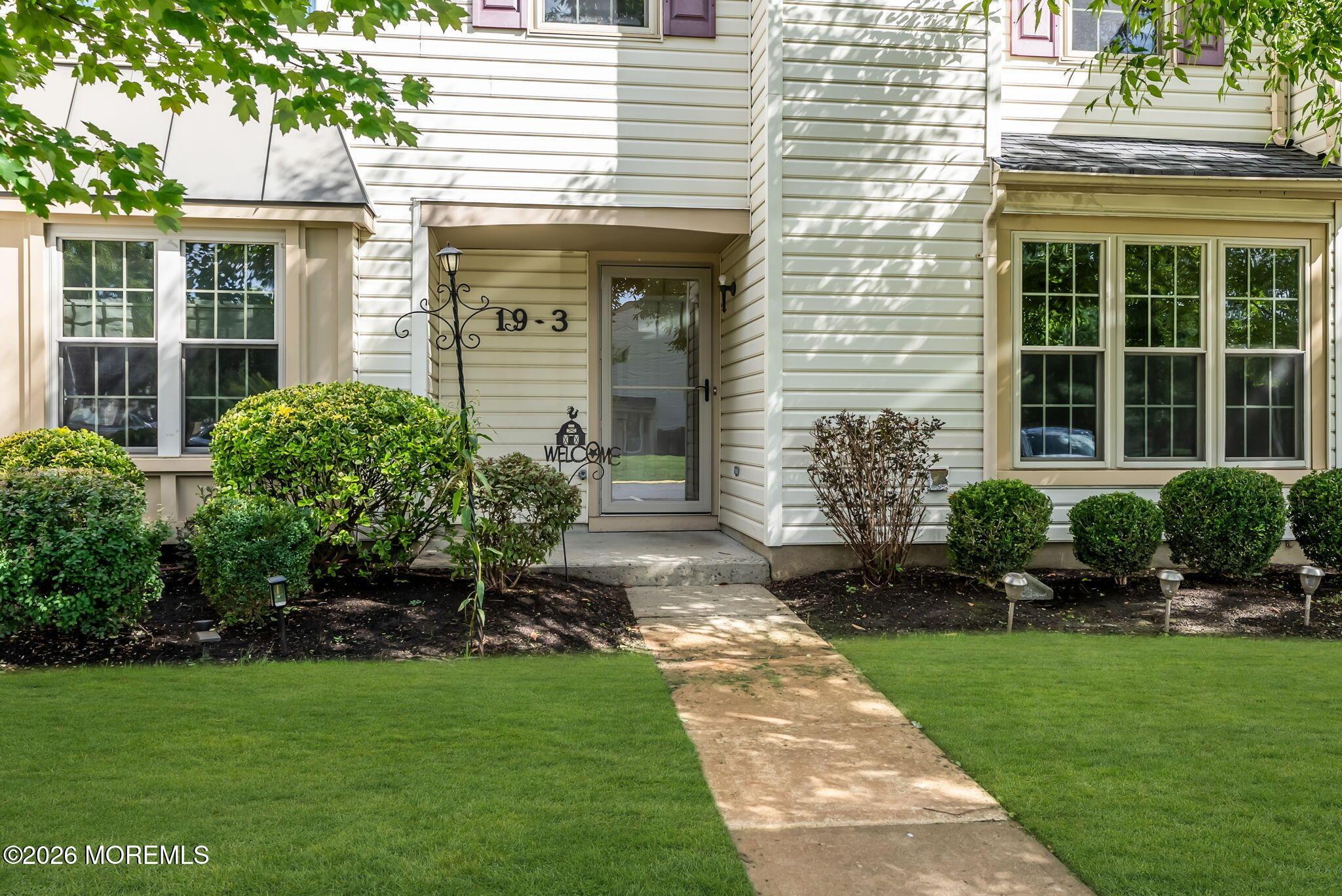 Remington Dr, Freehold, NJ 07728