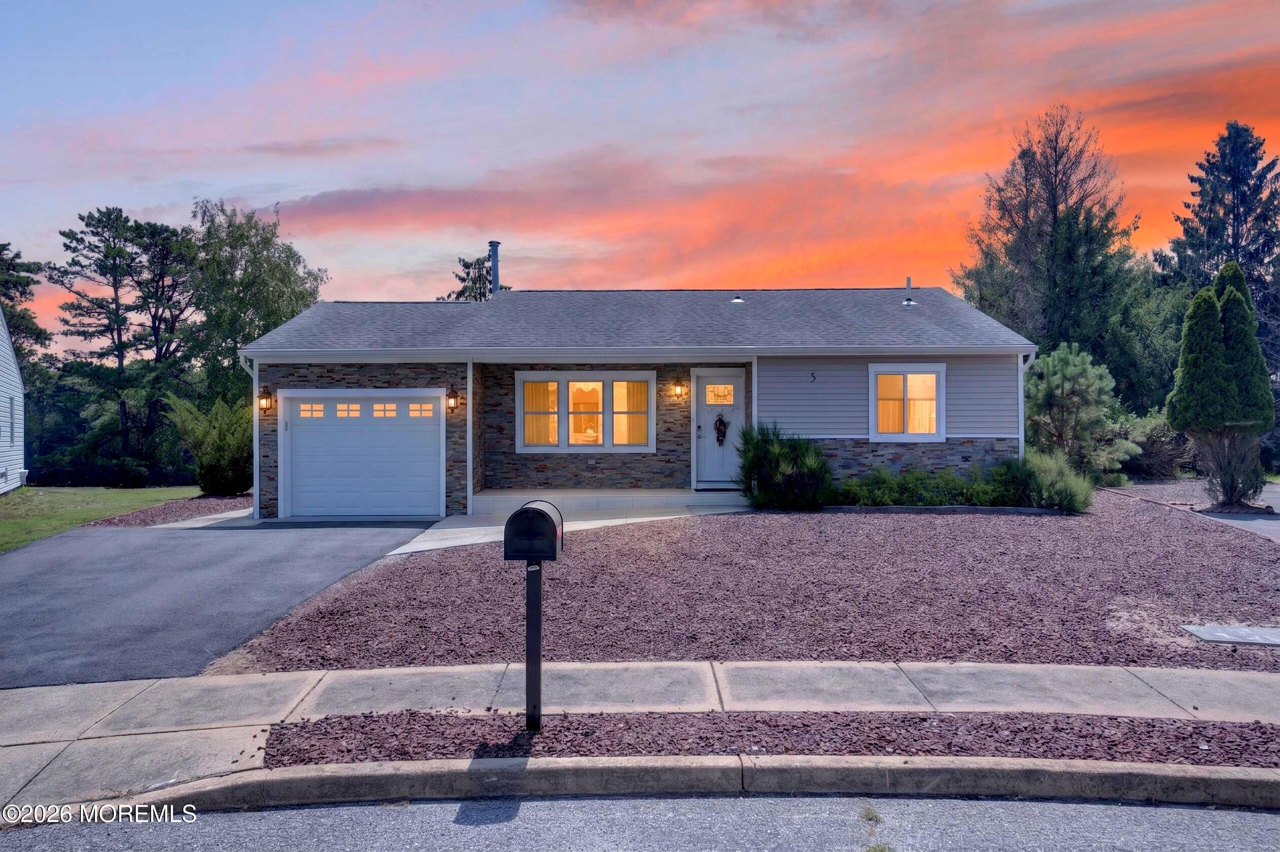 Shaw Ct, Toms River, NJ 08757