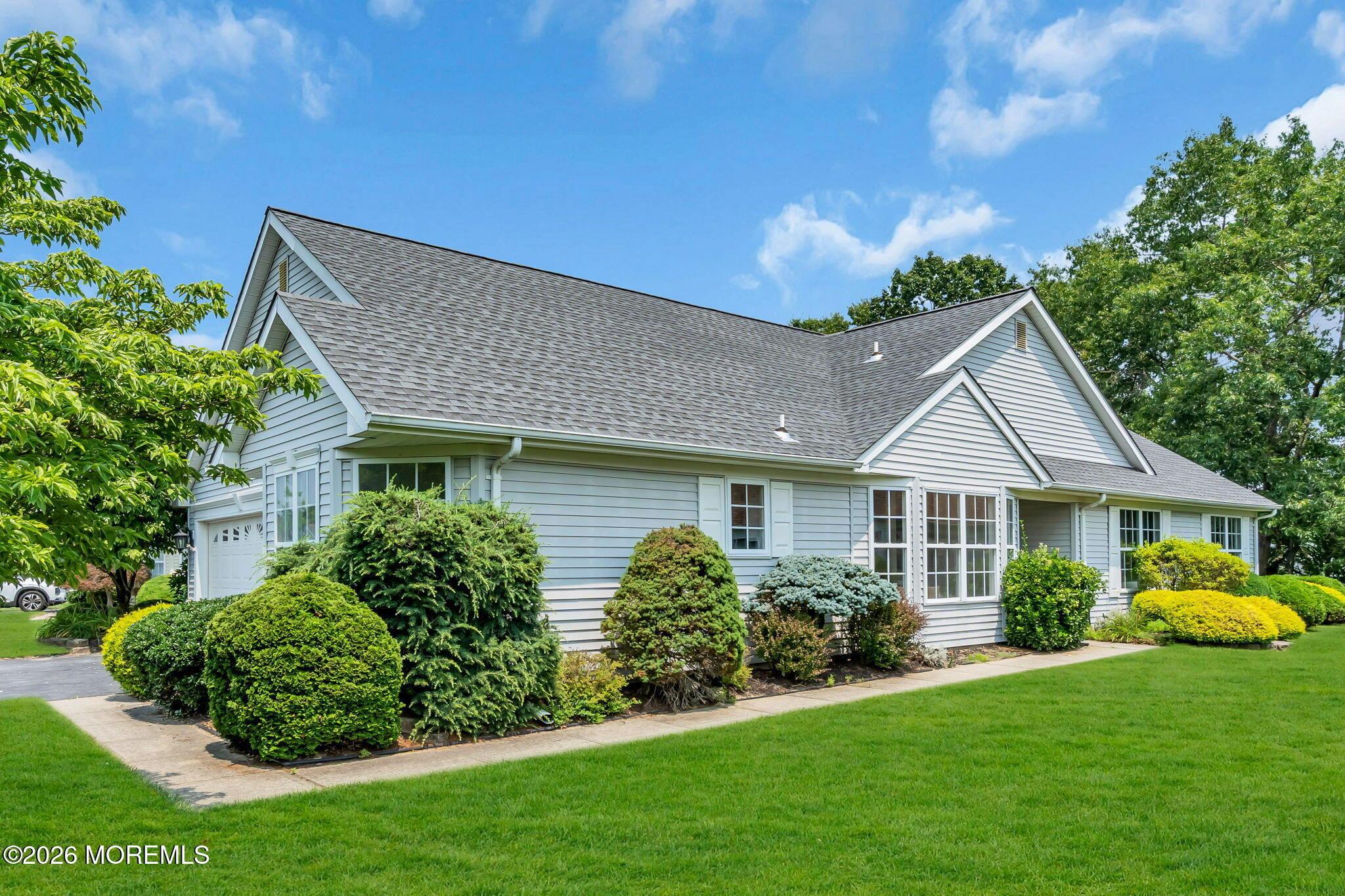 Strawberry Ln, Lakewood, NJ 08701