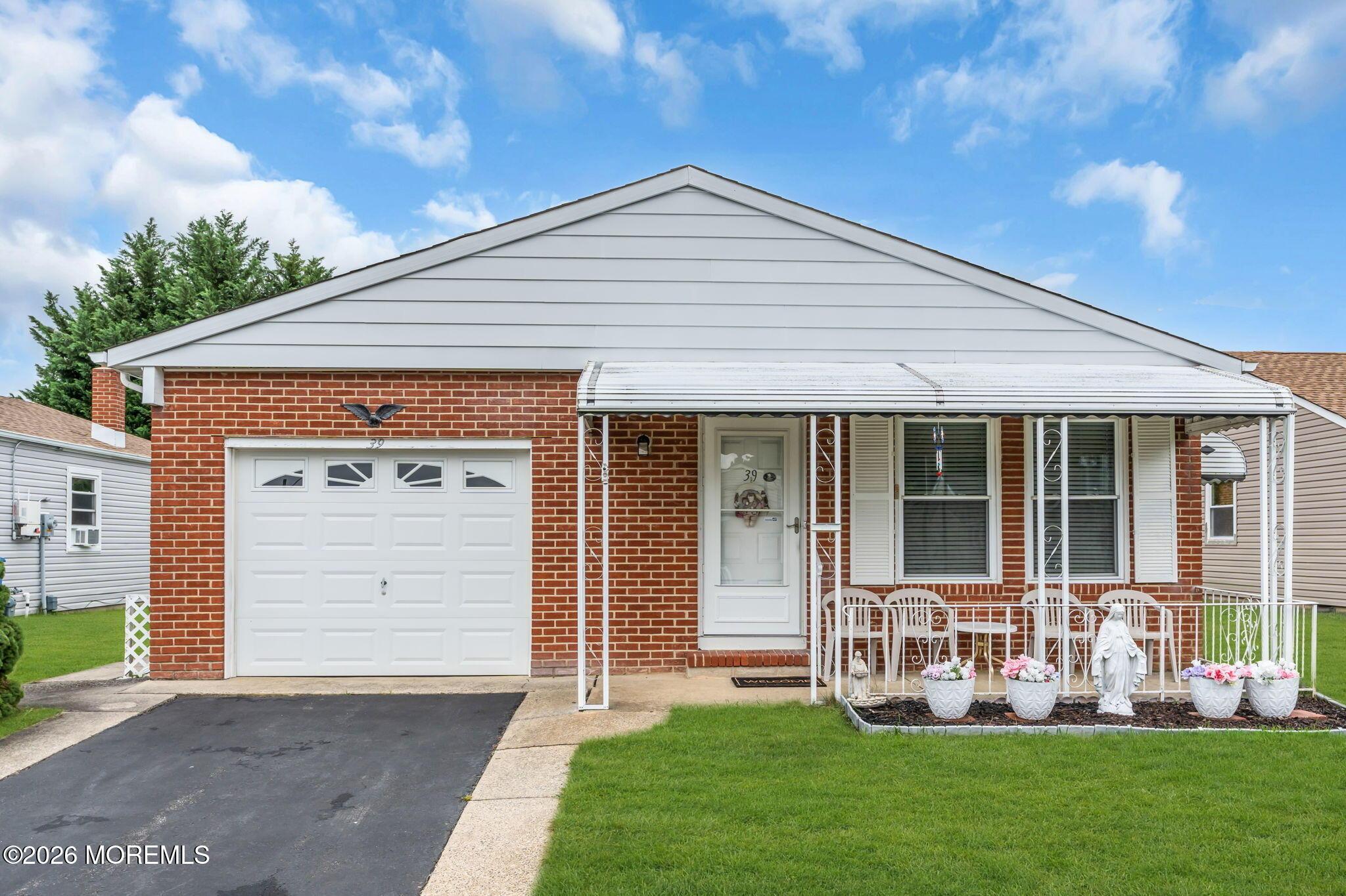 Innsbruck Dr, Toms River, NJ 08757