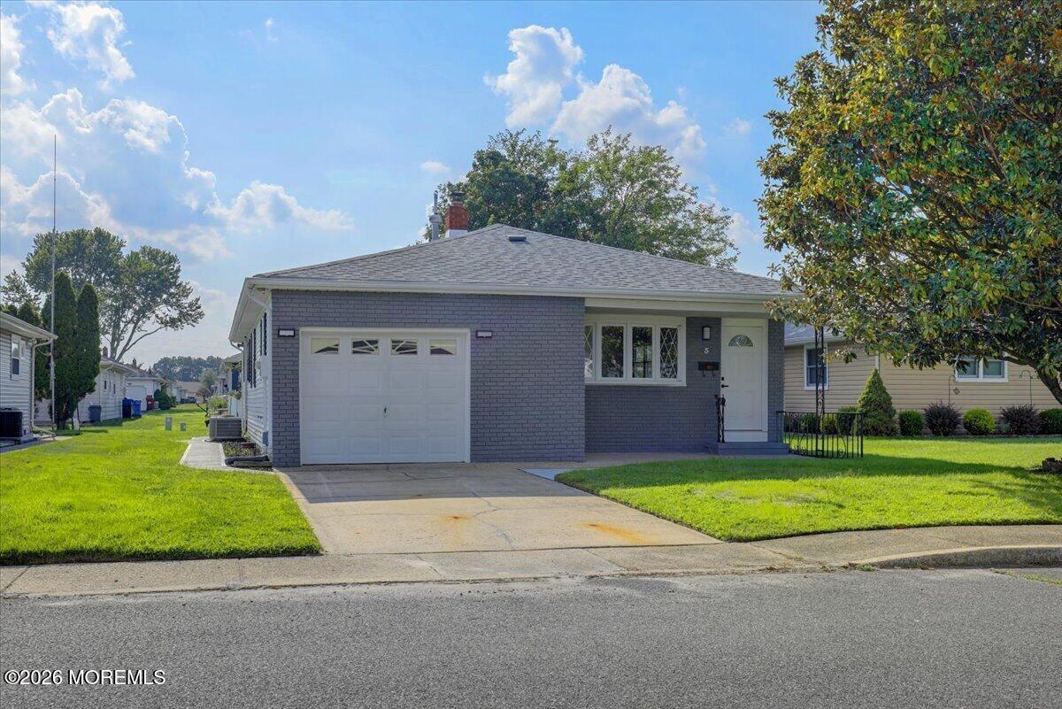 Montego St, Toms River, NJ 08757