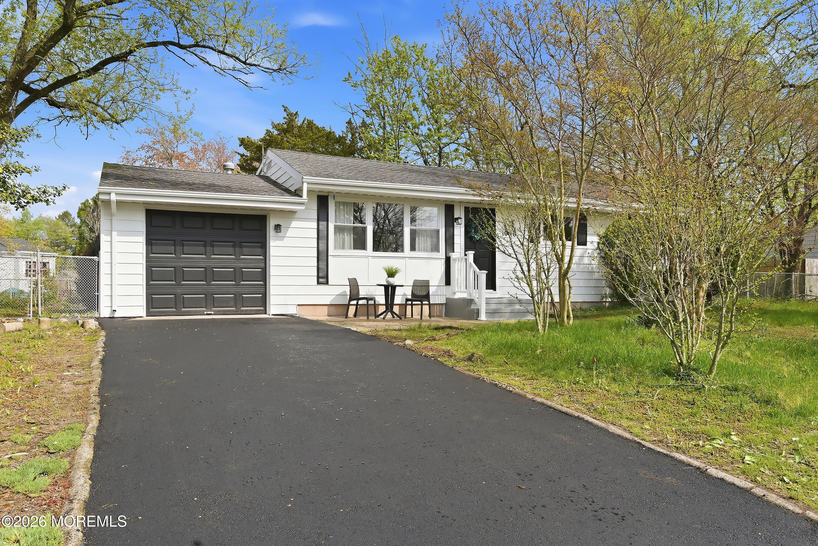 Overlook Dr, Toms River, NJ 08753