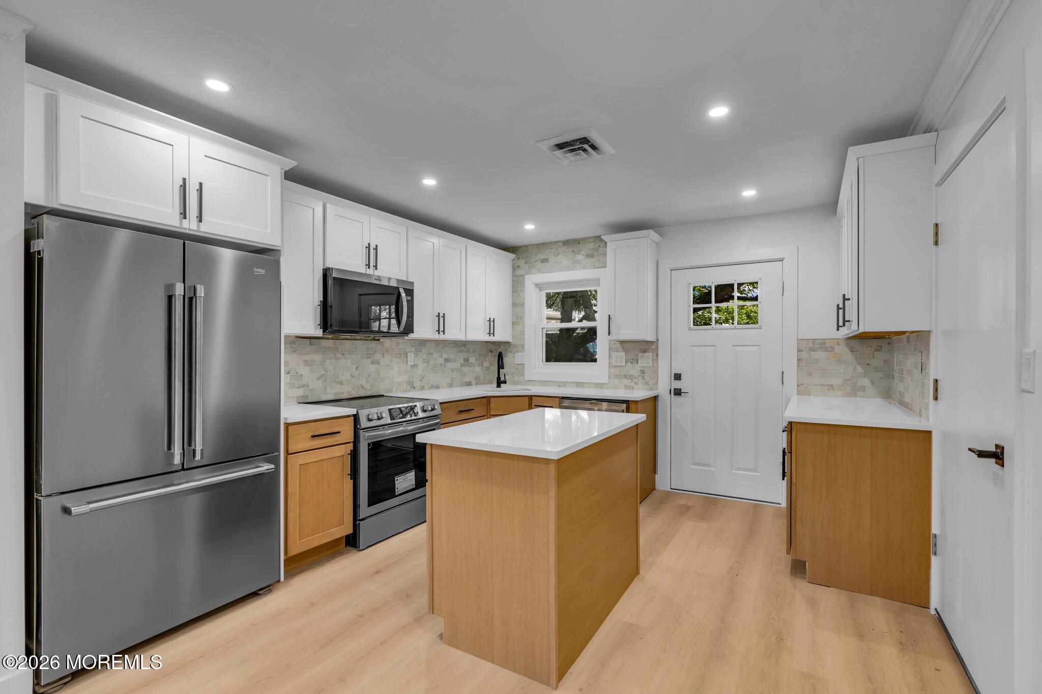 Thornbury Ct, Lakewood, NJ 08701