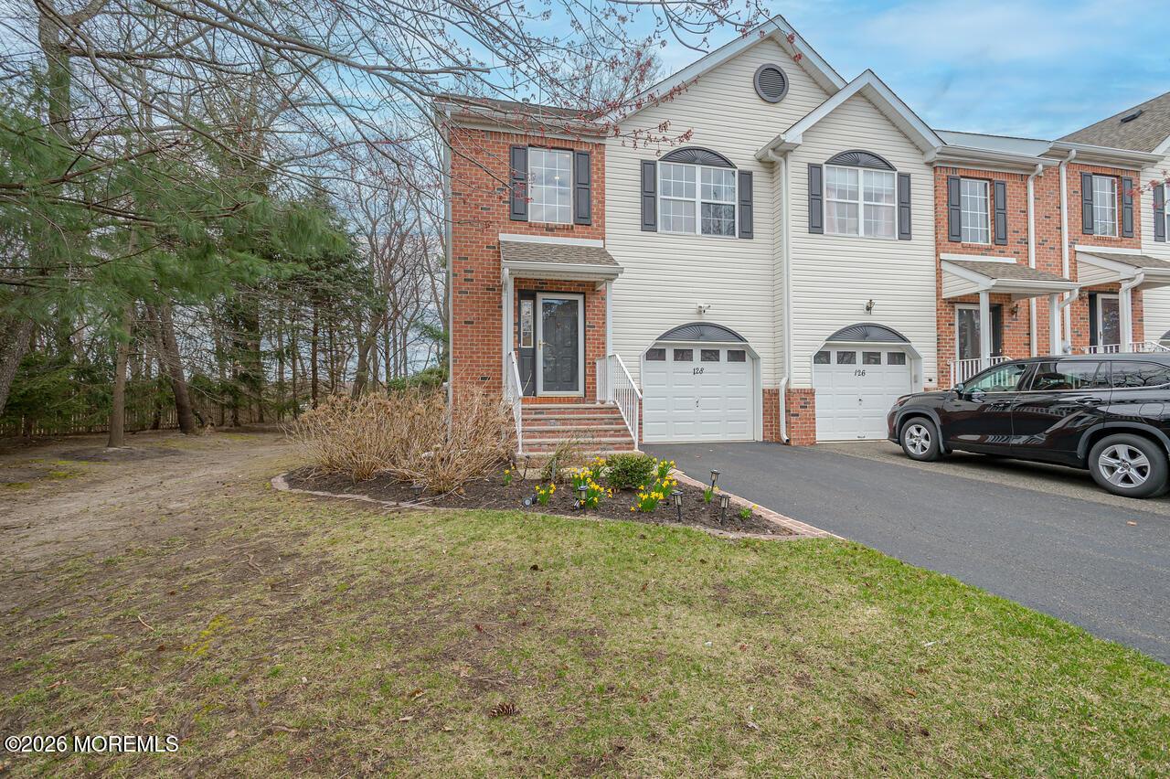 Heron Ct, Manalapan, NJ 07726