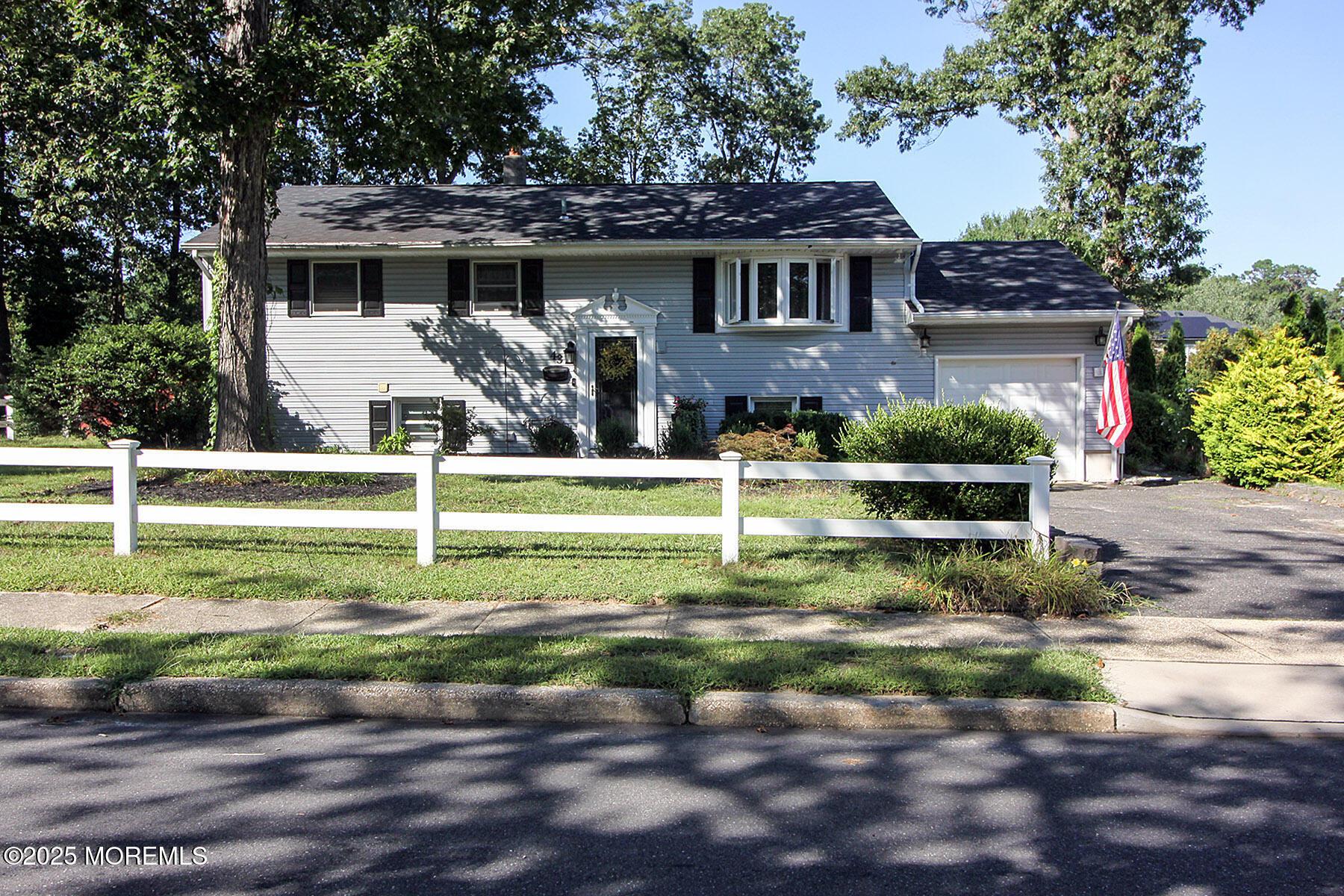 Darien Rd, Howell, NJ 07731