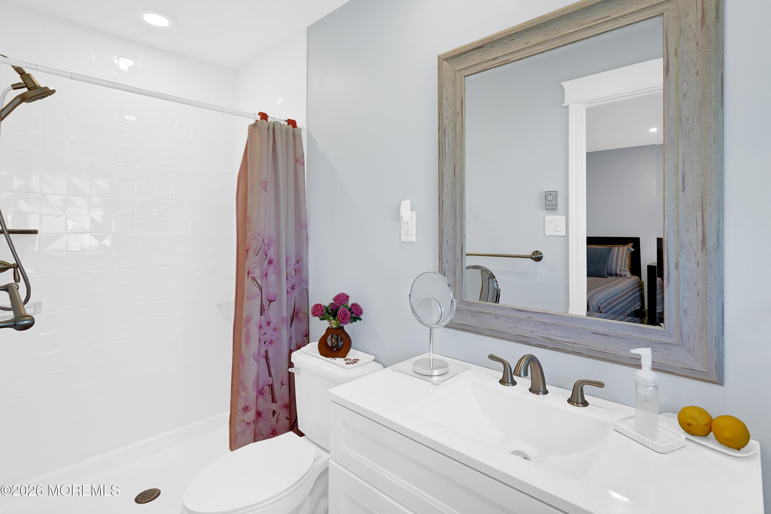 Argyll Cir, Lakewood, NJ 08701