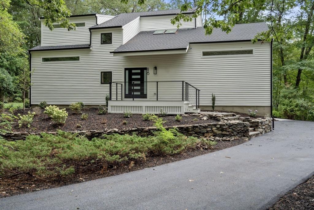 South Ave, Weston, MA 02493