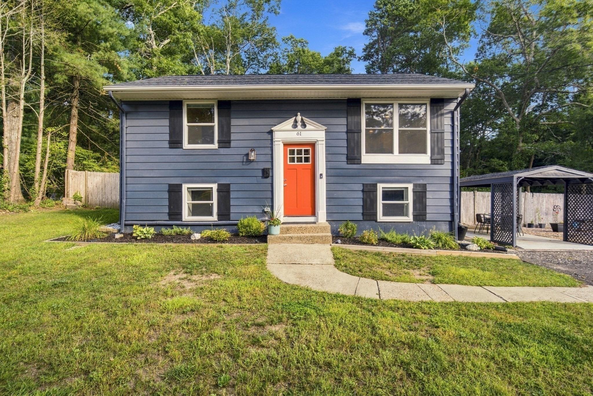 Esta Rd, Plymouth, MA 02360