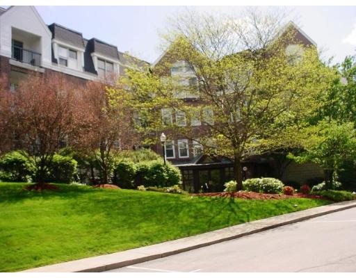 Anderer Ln, West Roxbury, MA 02132
