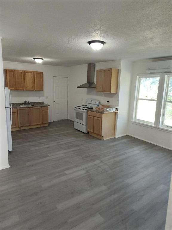Wallace Pl, Pittsfield, MA 01201