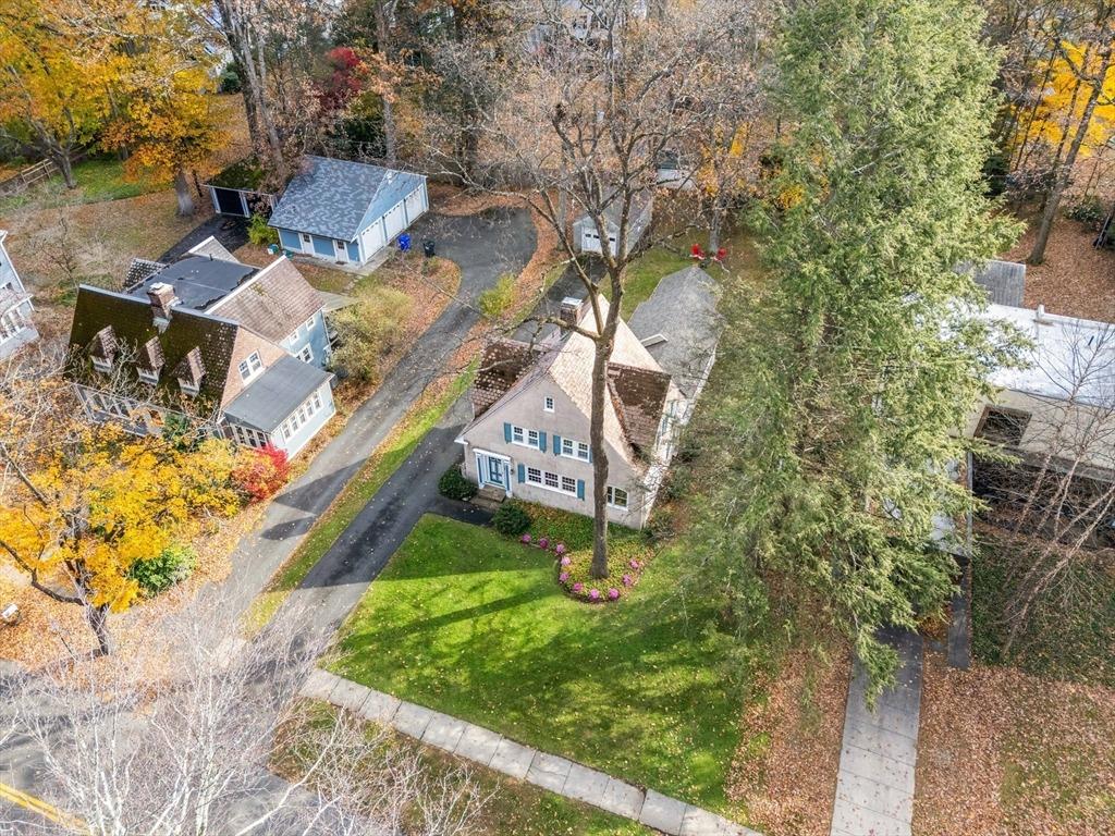 Woodlawn Ave, Northampton, MA 01060