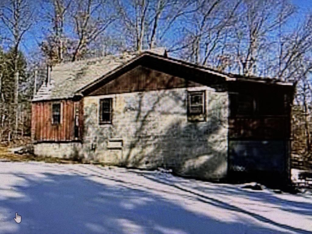 Old House Rd, Montgomery, MA 01085