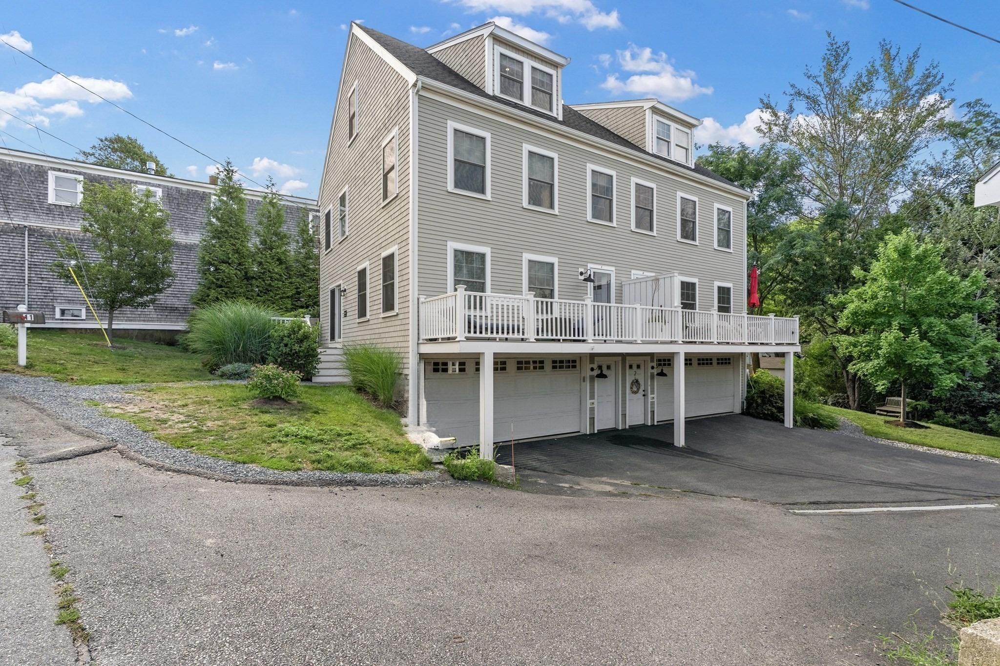 Rockland Cir, Hull, MA 02045