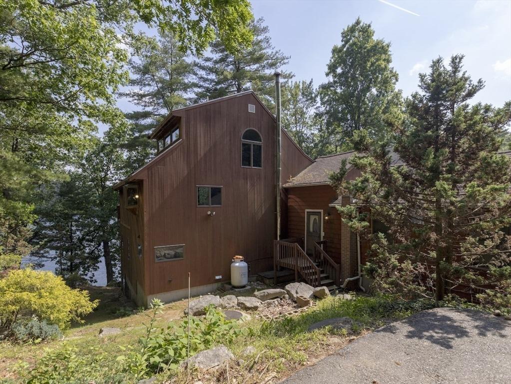 White Ave, Concord, MA 01742