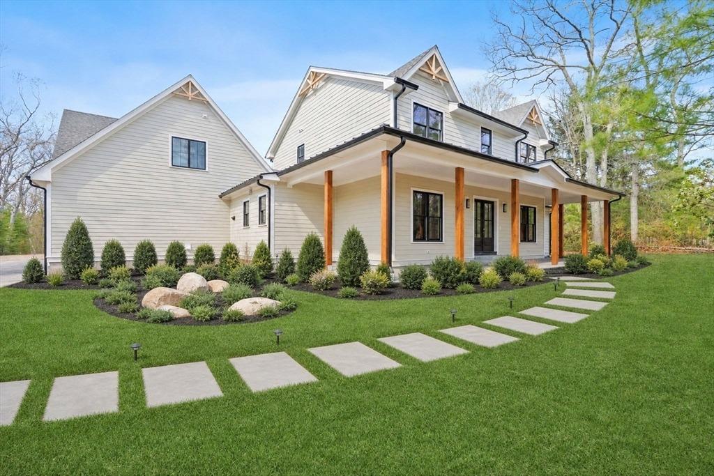 Hartford St, Dover, MA 02030