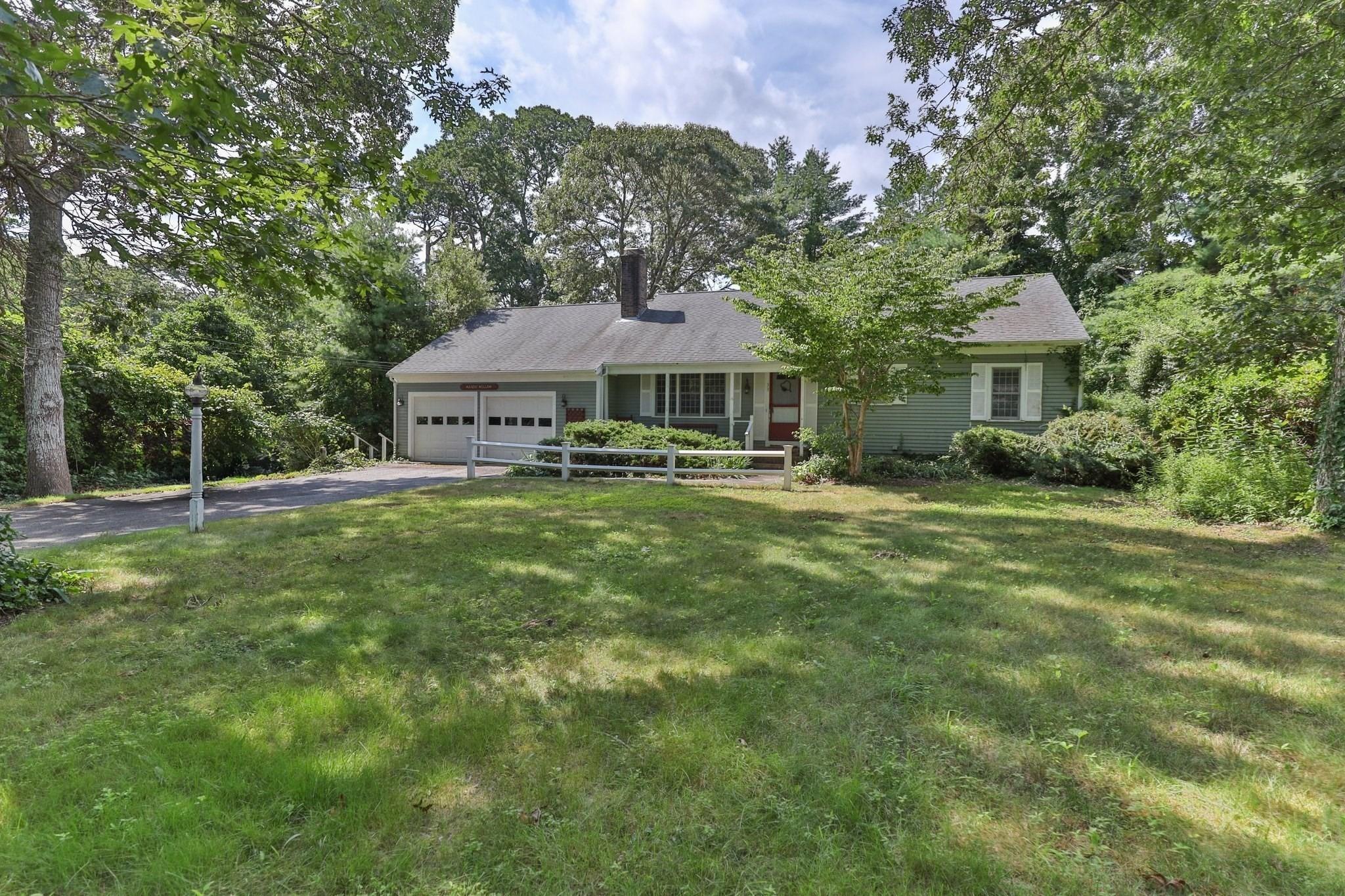 Ellis Cir, Yarmouth Port, MA 02675