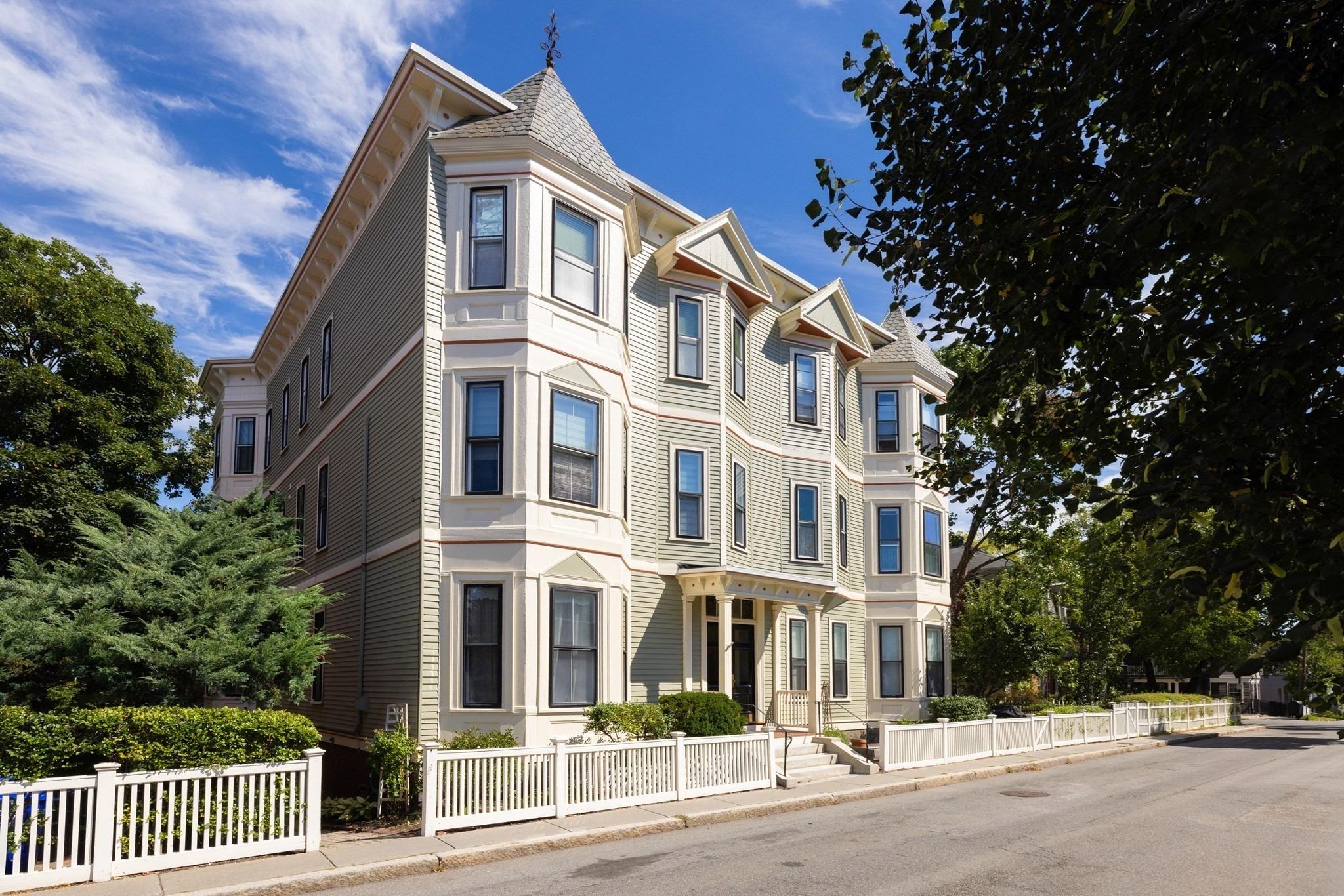 Linden St, Brookline, MA 02445